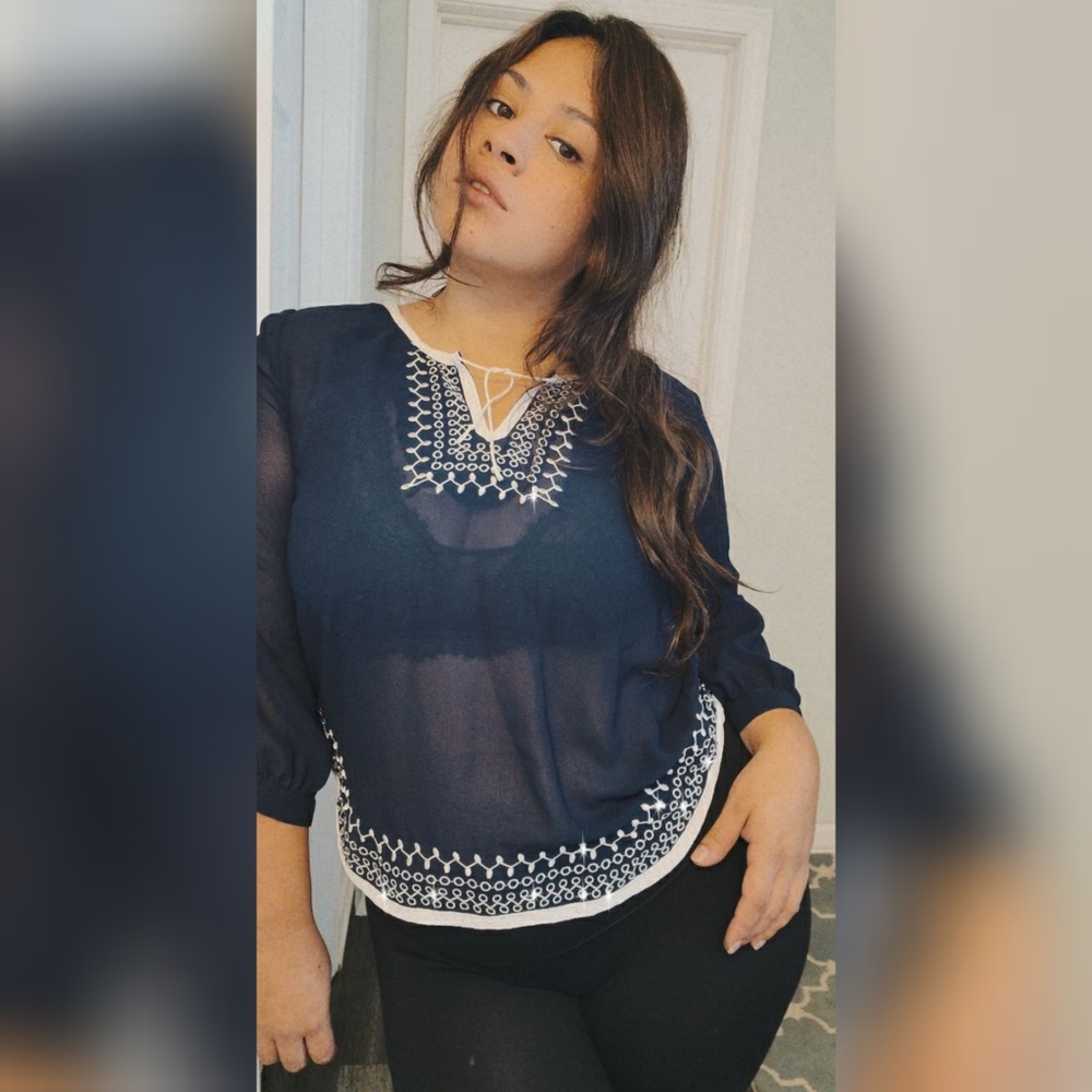 Monteau blouse Navy BLUE and White Top Embroidered